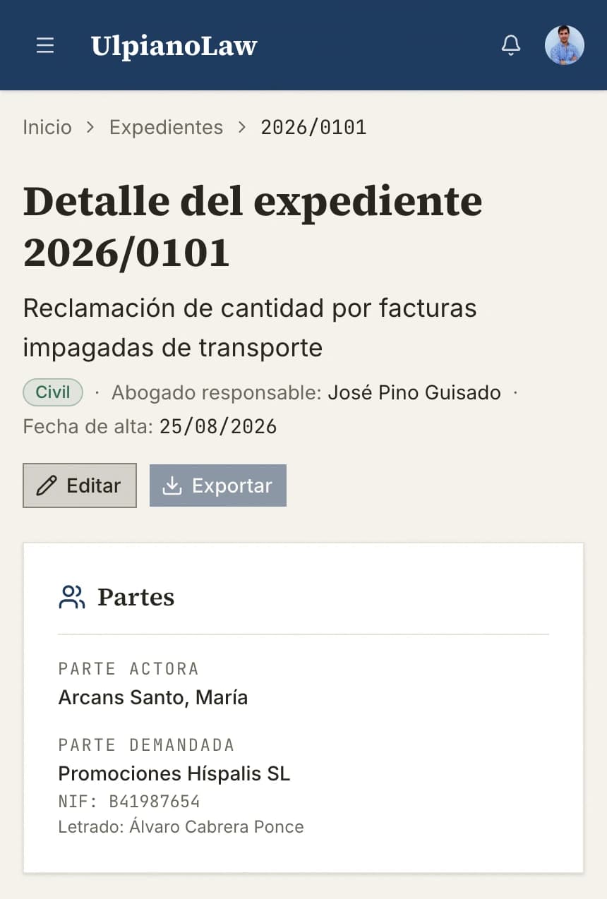 Ulpiano en un teléfono: detalle del expediente 2026/0101, reclamación de cantidad por facturas impagadas de transporte, con su jurisdicción civil, el abogado responsable y la tarjeta de partes actora y demandada con el letrado contrario.